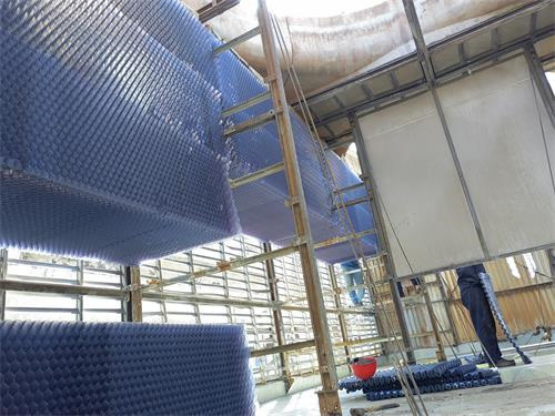 橫流冷卻塔內(nèi)壁發(fā)生堵漏情況如何處理(冷卻塔逆流與橫流方式)